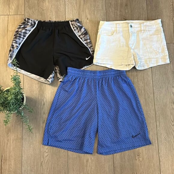 ((3 PIECE)) GIRLS SIZE XL/16 SHORTS BUNDLE NIKE AND ABERCROMBIE EUC - Picture 1 of 4